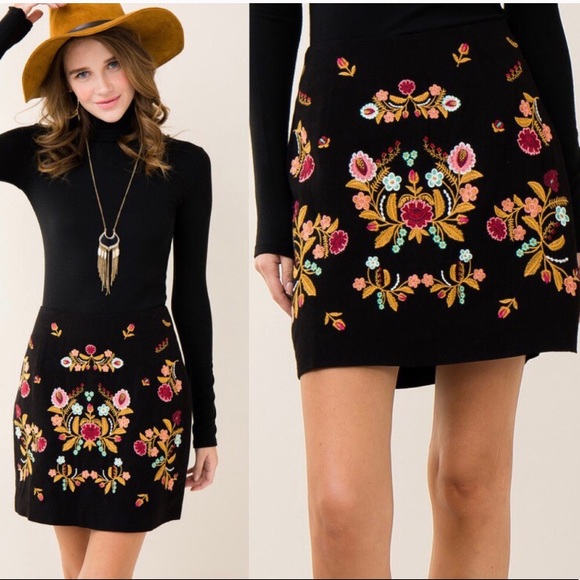 TILLIE MAE | EMBROIDERED MINI SKIRT🌷 - Picture 4 of 4